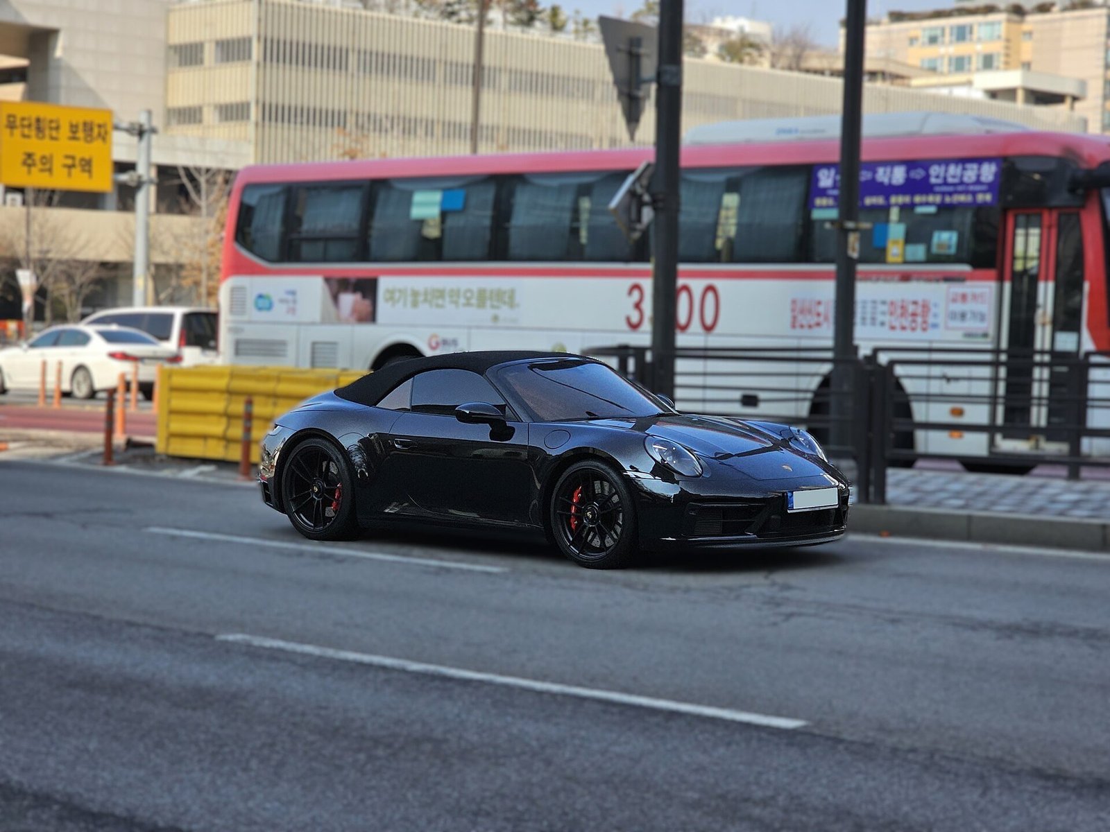 hero-porsche-992 Porsche 911 with forged wheels