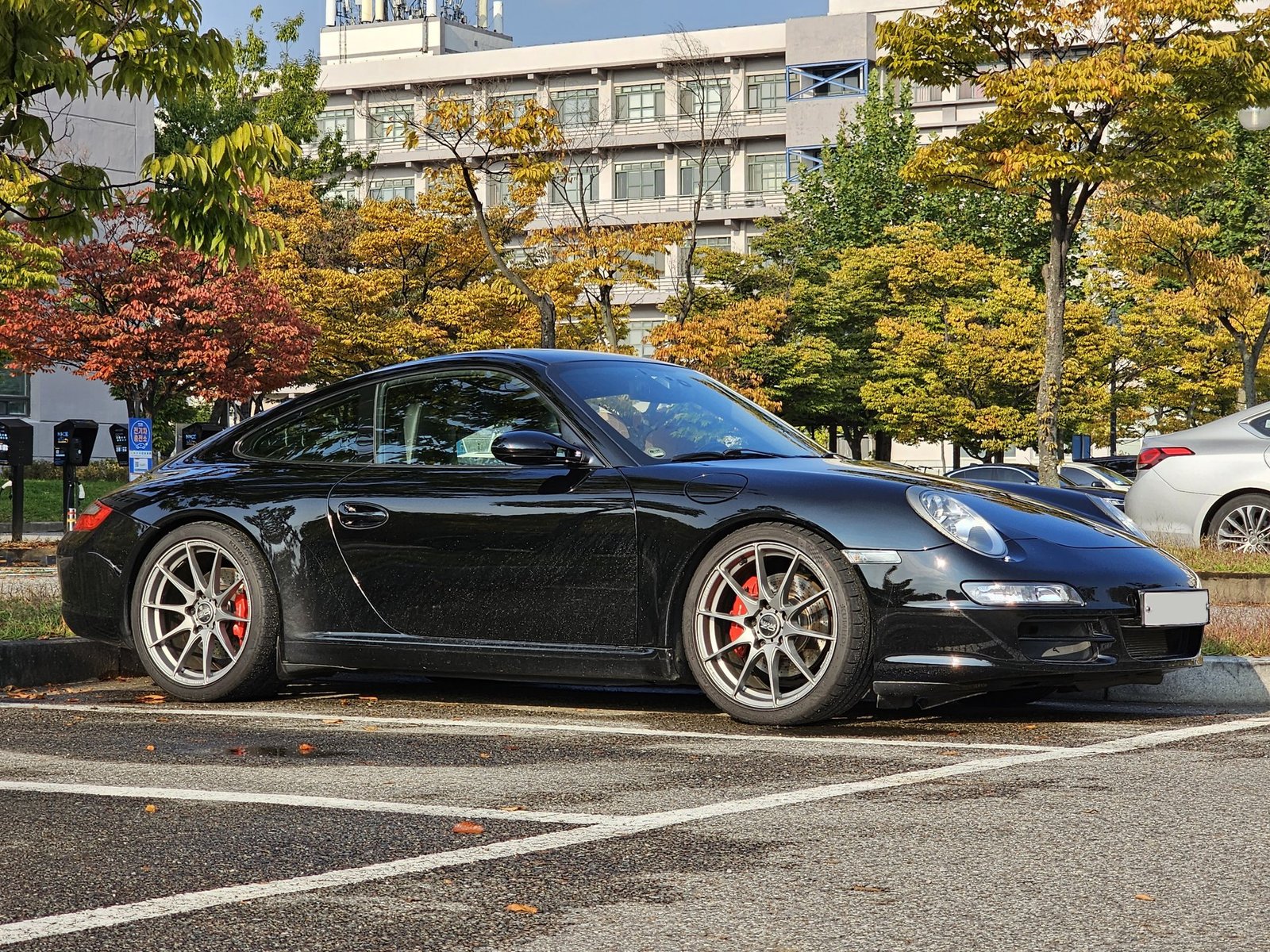 hero-porsche-997 Porsche 997 fitted with two-piece forged wheels